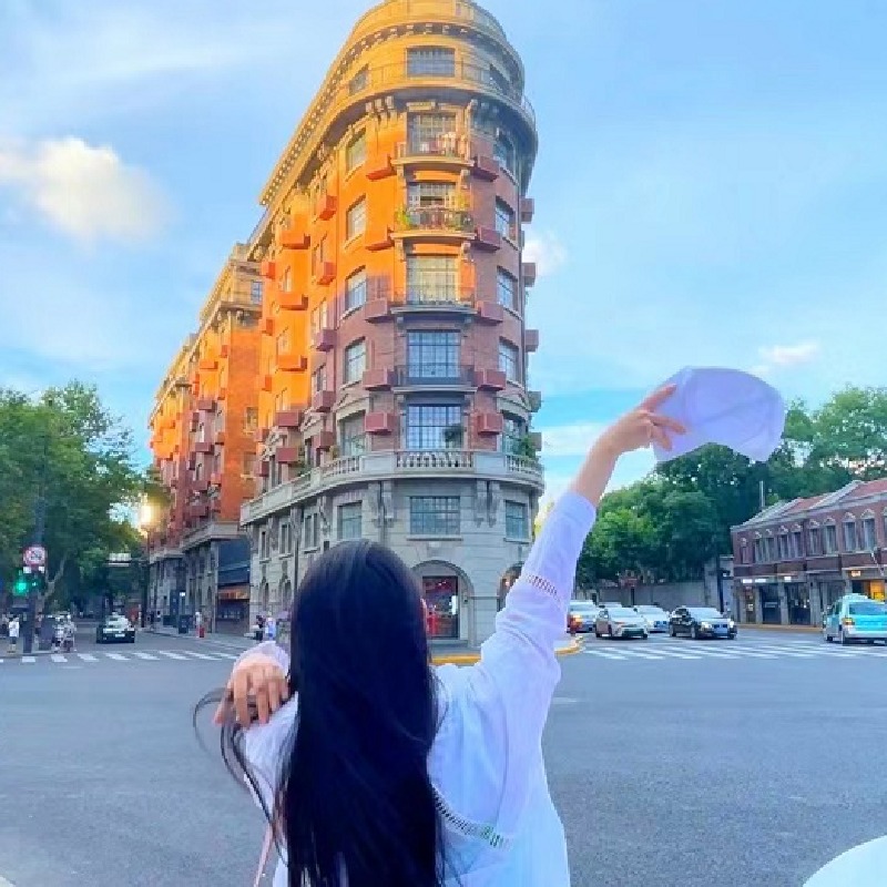 梁小姐