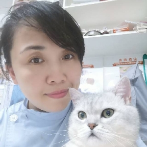 周女士