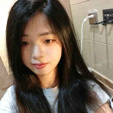 兴奋的王子服