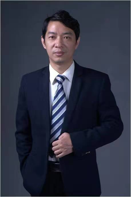 杨大中 · 人事经理